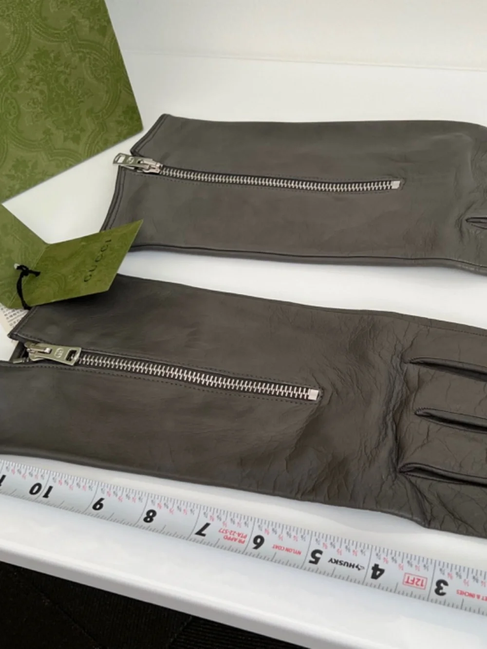 Gucci Lambskin Leather Gloves with Zipper Size L Silk Lining $900 Retail Unisex